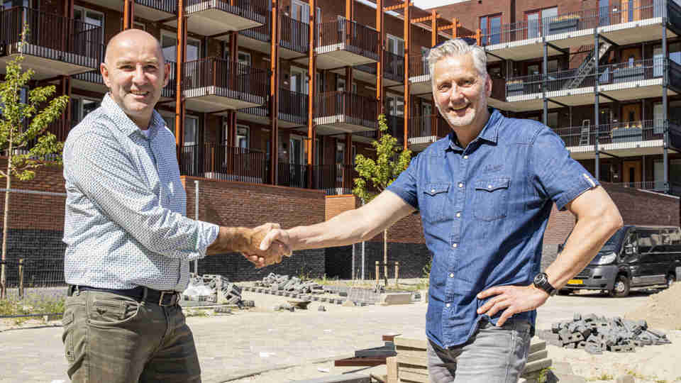 Overdracht eerste sociale huurwoningen op Centrumeiland Amsterdam